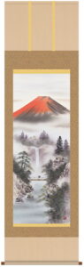 掛け軸／掛軸／かけじく【山水画】<br>紅峰清風（伊藤　香旬）<br>【送料無料】【代引き手数料無料】