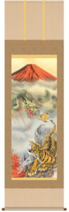 掛け軸／掛軸【縁起開運】<br>龍虎雷轟厄除図（江藤　草淳）<br>【送料無料】【代引き手数料無料】