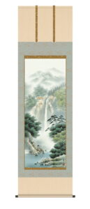 掛け軸／掛軸【山水】<br>幽山渓谷（鈴村　秀山）<br>【送料無料】【代引手数料無料】