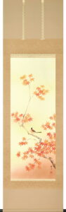 掛け軸／掛軸　紅葉に小禽（富岡　蘇峰）<br>　秋掛け　もみじ　紅葉　ことり　おもてなし　普段掛け　<br>【送料無料】【代引手数料無料】