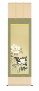 掛け軸【尺五】<br> 朝乃牡丹（菱田春草）【複製】<br>床の間　モダン　巨匠　名作　和室　掛物　名画　複製画　日本製　菱田　春草　年中掛け　牡丹　【送料無料】【代引き手数料無料】