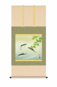 掛け軸／掛軸【夏】<br>楓に鮎（長江　桂舟）<br>　尺五　高さ115×幅54.5cm　床の間　モダン　和室　掛物　贈り物　夏掛け　清涼感【送料無料】【代引手数料無料】