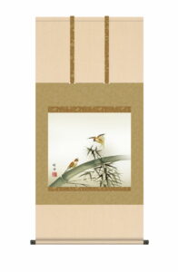掛け軸/掛軸【花鳥/尺五】<br>竹に雀　田村 竹世(三美会)<br>　年中掛け　竹　吉祥木　床の間　和室　モダン　花鳥画　子孫繁栄　商売繁盛【送料無料】【代引手数料無料】【正絹 最高級筋廻仕様】