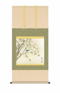 掛け軸【春掛け】<br>桜花に小鳥（森山 観月）<br>　尺五　高さ115×幅54.5cm　床の間　モダン　和室　掛物　贈り物　花鳥画　少し短め【送料無料】【代引手数料無料】