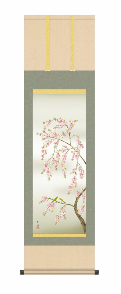 【掛け軸／掛軸／花鳥画】 桃花に小鳥（緒方 葉水） 春掛け 春飾り 桃 桃の節句 お雛様 床の間 和室 モダン 掛物 贈り物 花鳥画 【送料無料】【代引き手数料無料】